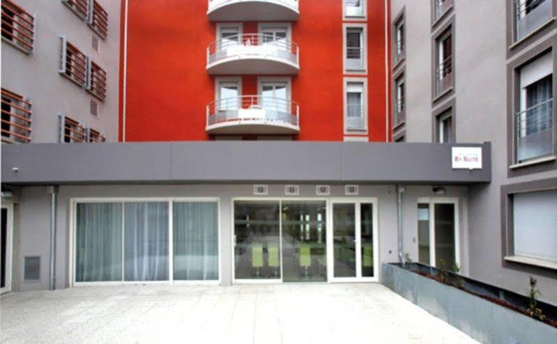 Park And Suites Confort Toulouse Lhers Esterno foto