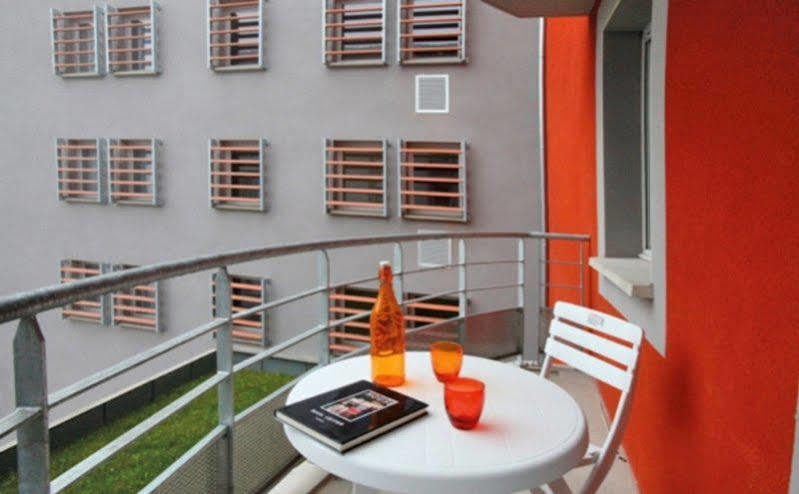 Park And Suites Confort Toulouse Lhers Esterno foto